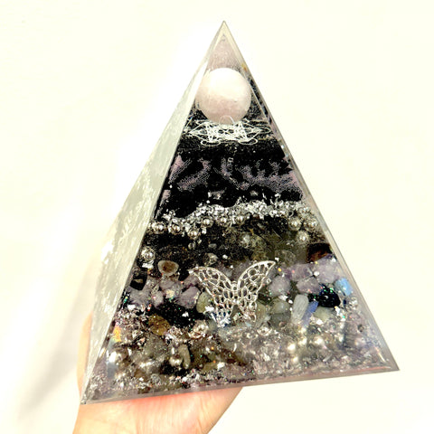 15cm Pyramid Orgonite - The Guardian of the Spirit