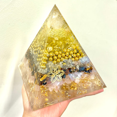 15cm Pyramid Orgonite - The Light of Abundance