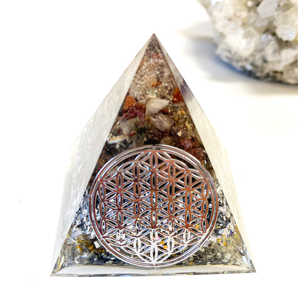 金字塔 Orgonite |幻影石英 |心輪